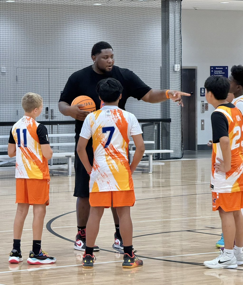 NorfolkKnights's tweet image. Former University of Miami star Reggie Johnson instructs players during #BigShots #AllStarShowtime. Johnson starred for the Miami Hurricanes before playing professionally. Starring for Mono Vampire he led them to a pair of Thailand League titles in 2016-2017. He led Westports…