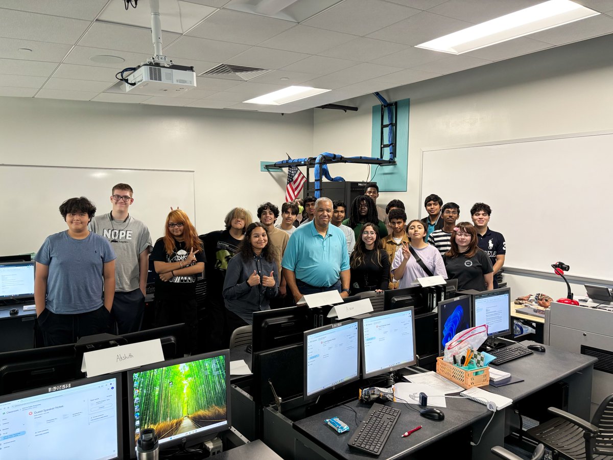 az_cyber's tweet image. This is real impact! Huge thanks to Kim Jones (top CISO, SANS Instructor, UC Berkeley Lecturer) for her incredible session at our Glendale Community College Intro to Cyber Bootcamp. Her one-on-one mentorship after the talk truly showed a deep investment in our students' futures!