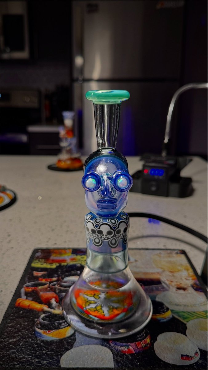sinsemillaville's tweet image. the homie (solventlesssal_az on insta) pulled up last night with a sick ass Banjo x Lil Bear x Brian Jacobson piece 😮💨🔥
🍯: @pure_melt x @Raw_Genetics_ - Banana Zikigai 🍌🍦🍬
Setup: Banjo x Lil Bear x Brian Jacobson (Rig), @jptoroglass Terp Slurper XL (Nail), Highly Educated…