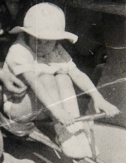 24 July 1933 | A French Jewish girl, Arlette Noah, was born in Paris.

In November 1942 she was deported to #Auschwitz and murdered in a gas chamber after the selection.