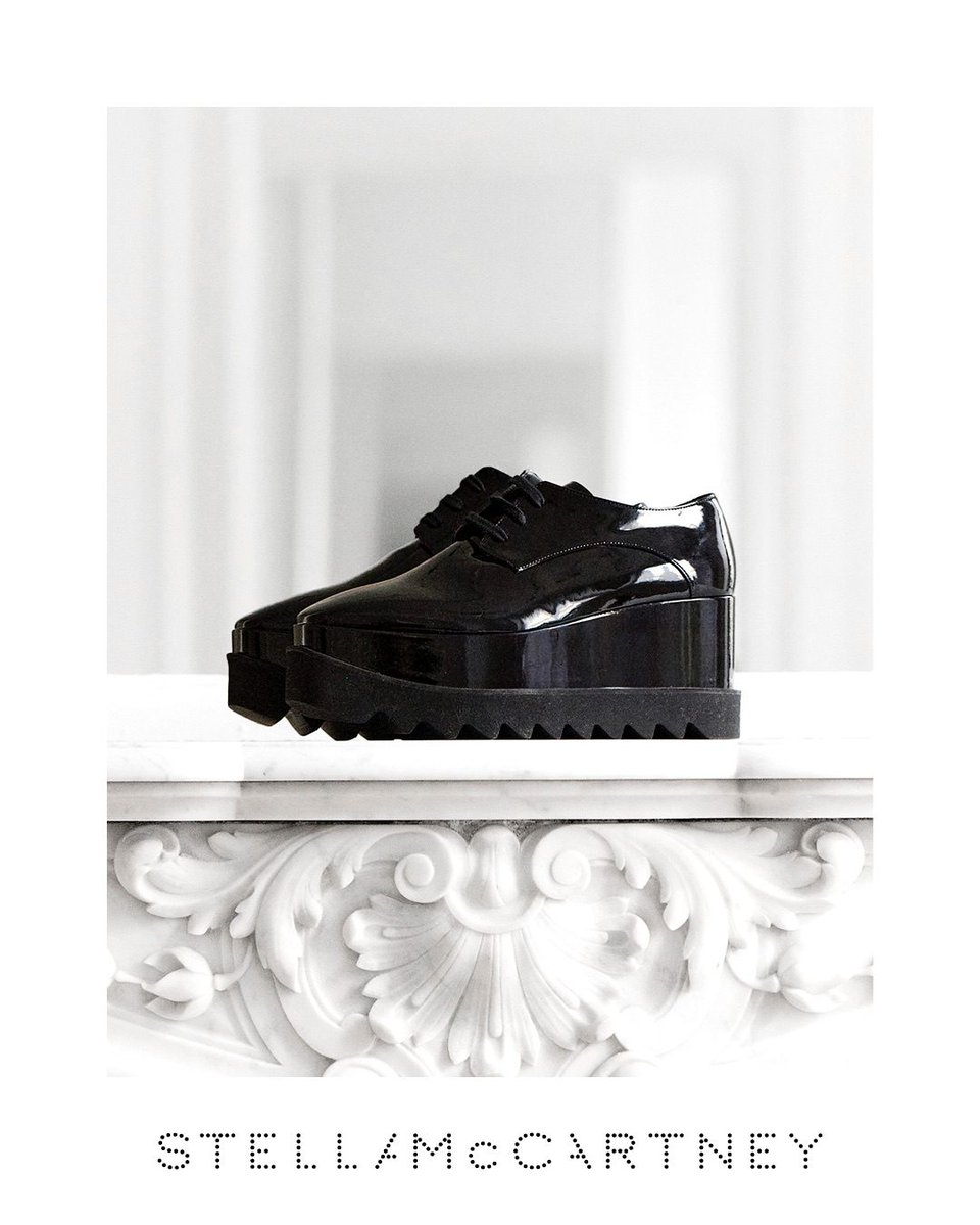 StellaMcCartney's tweet image. CRAFTED CLASSICS: The Elyse.
Leather releases 110 kg of CO₂ equivalents per square metre, more than double our animal-free alternatives. The #Elyse is #vegan down to the glue.
Shop now > stella-mccartney.visitlink.me/noknbm
#StellaMcCartney #Elyse