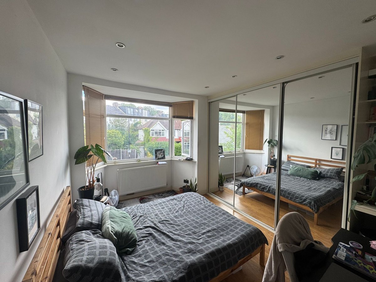 Charli_p_ tweet media