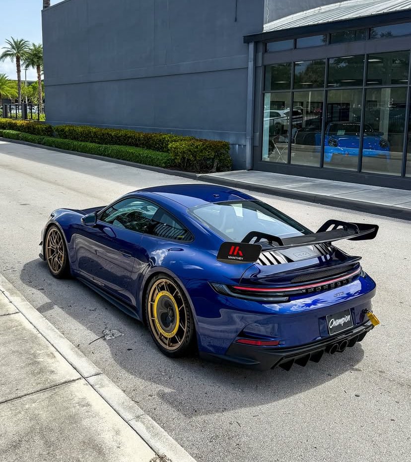 992 GT3 MR in Gentian Blue Metallic 🥶