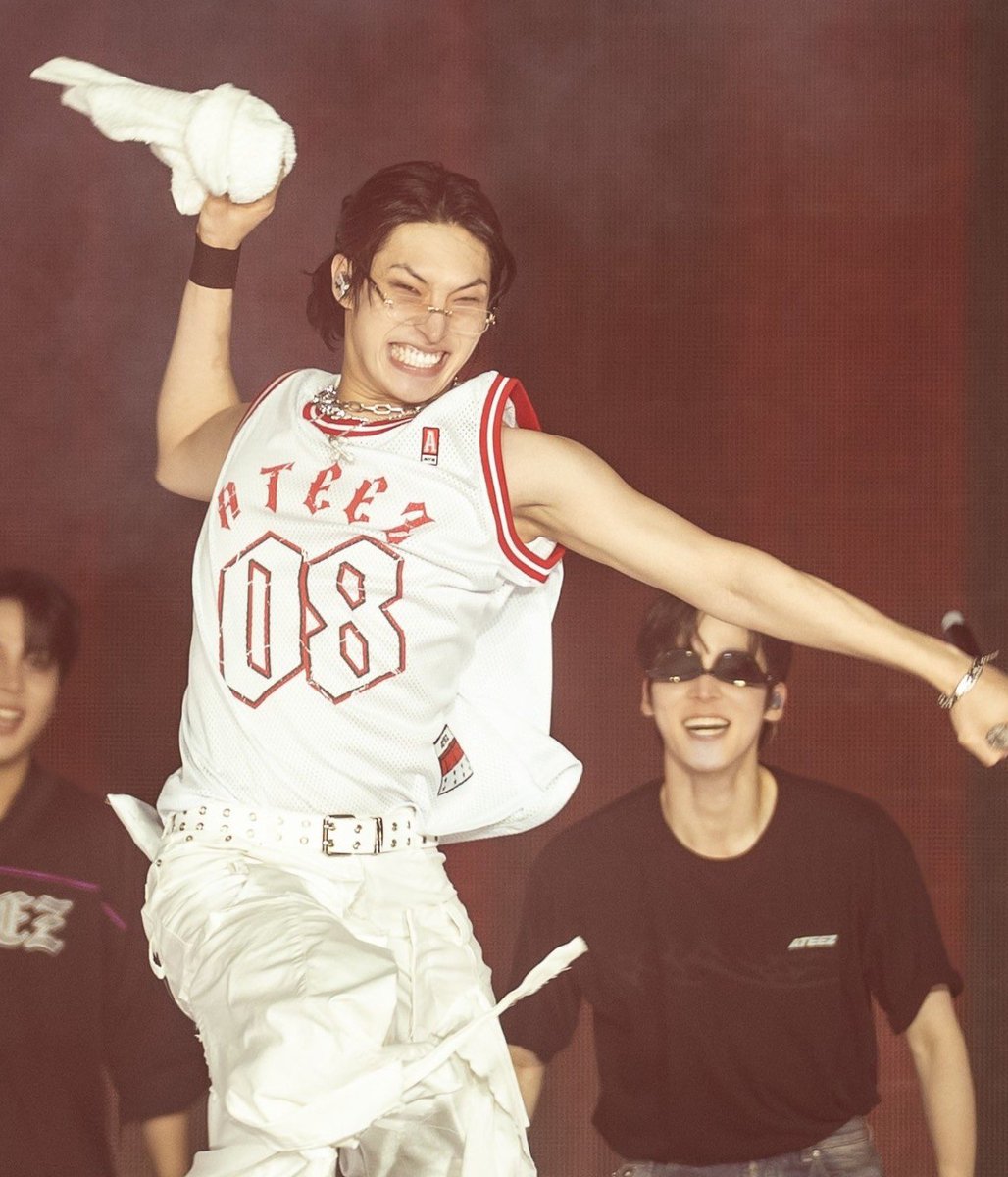 jadeinyhz's tweet image. Mingi’s happiness is Yunho’s happiness