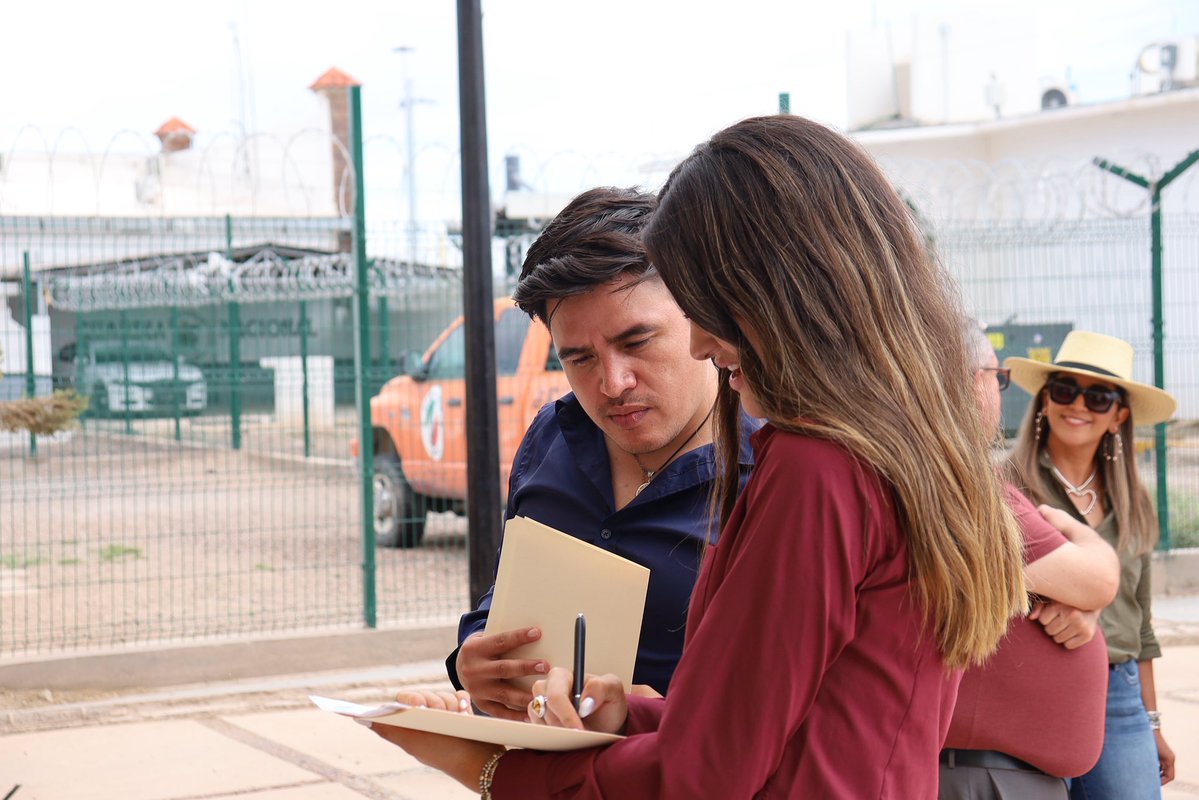 AndreaChavezTre's tweet image. Hoy visitamos la revolucionaria localidad de Puerto Palomas, junto a su Presidente Seccional y su joven equipo de trabajo.
Con ellos, visitamos la histórica “The Pink Store”, referencia cultural y gastronómica de esta región fronteriza con un potencial turístico incalculable.