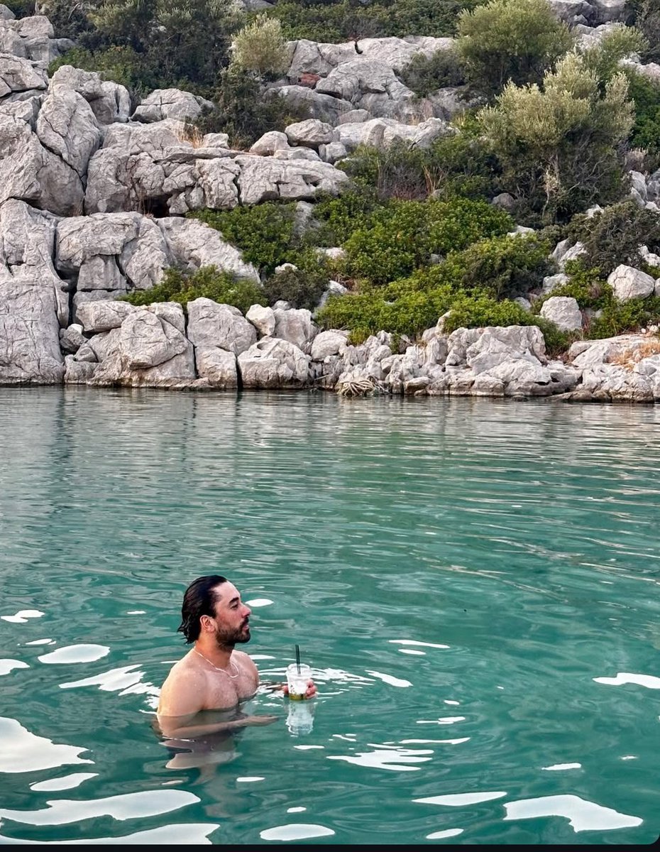 Mottosu bu sanırım  bu kadar tatilin.. başka açıklaması olamaz 😂 #GökhanAlkan