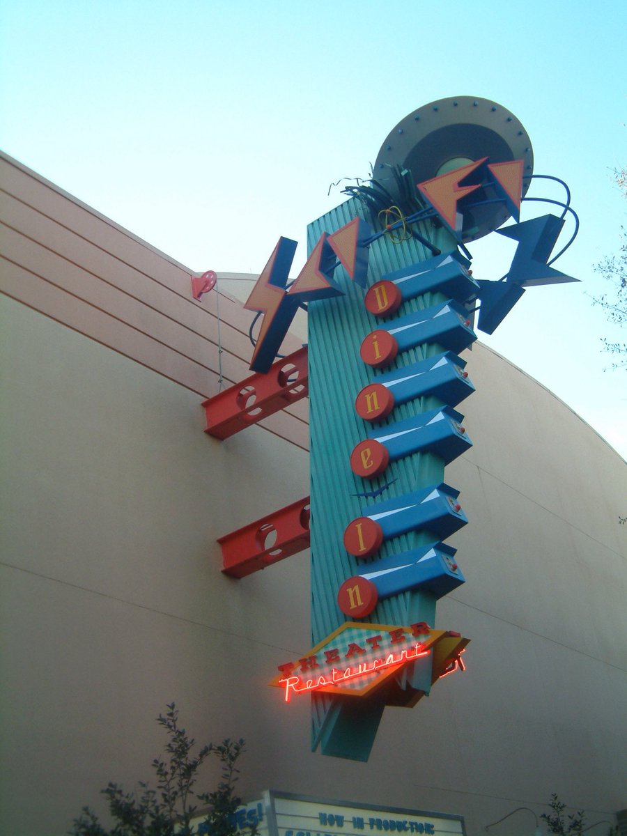 HiddenMicks_Net's tweet image. Did you know?
The number plates on the Sci-Fi diner cars are shout-outs to the Imagineers who contributed to the restaurant's design
