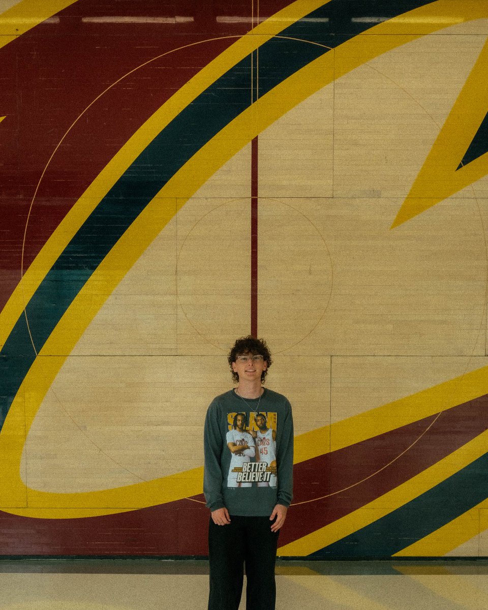 bgsu's tweet image. Summer Internship Spotlight🌟
#BGSU senior Blake Rupp is spending his summer designing graphics and merchandise for the @cavs, a full-circle moment after creating sports edits of LeBron James and Kyrie Irving on his iPod as a kid. At BGSU, Blake participated in graphic design…