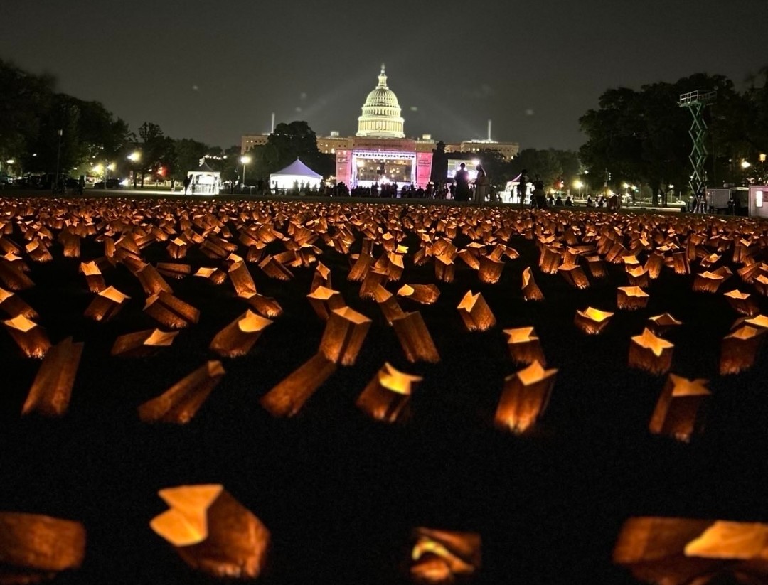 #MedicaidCutsKill 
Last night on the Capitol Lawn  8 thousand candles  to save MEDICAID 
Call Your Senators 202 224-3121  help fund MEDICAID 
60 HOUR VIGIL  SAVE MEDICAID