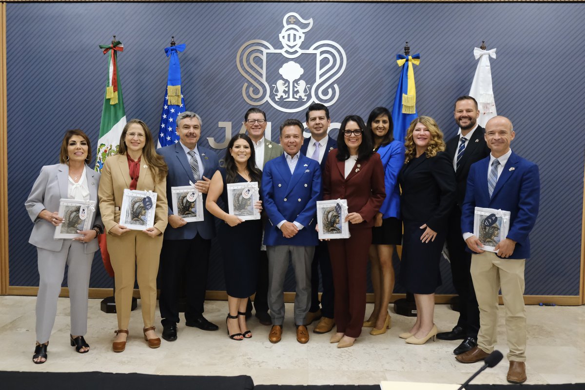 PabloLemusN's tweet image. Nos reunimos con asambleístas, senadores, colaboradores internacionales y miembros de la organización AJUA de la Delegación Legislativa de California, para hablar de desarrollo económico, intercambios académicos, movilidad e incrementar el hermanamiento entre nuestros Estados.…
