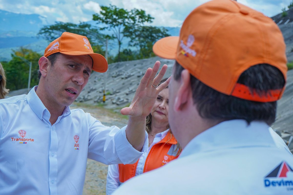 ANI_Colombia's tweet photo. ¡#ANIEnTerritorio llegó al proyecto #Mar1👷🏻‍♂️!

Bajo la instrucción del presidente del #GobiernodelCambio🇨🇴, @petrogustavo y en trabajo articulado con @MinTransporteCo, pdte. @ostoyar y su equipo #ANI visitan este corredor de 181 km que se encuentra en operación y mantenimiento🛣️. https://t.co/96KxAcS2Qg