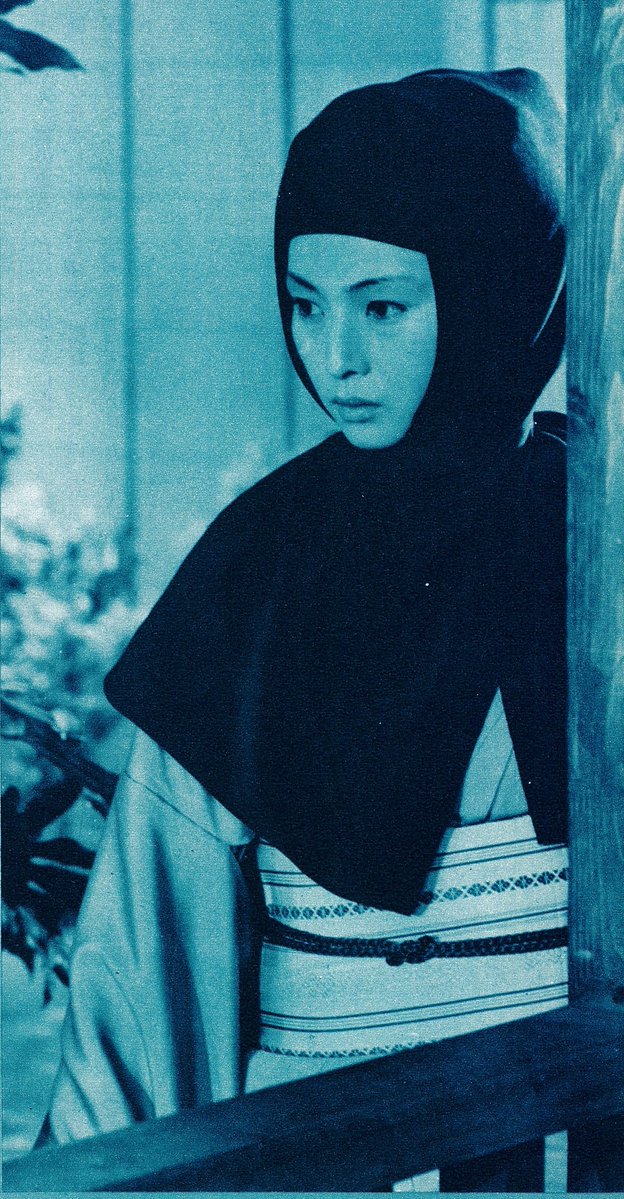fymeikokaji's tweet image. Meiko Kaji (梶芽衣子) in Lady Snowblood (修羅雪姫), 1973, directed by Toshiya Fujita (藤田敏八).
Scanned from Movie Pictorial (映画情報), January 1974.