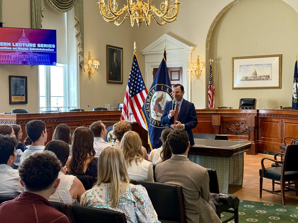 RepCraigGoldman's tweet image. My first job in D.C. was as an intern for Senator Phil Gramm. Today, I was thrilled to have the opportunity to speak with Congressional interns from Texas and across the nation.

The future of America is bright with these young leaders!