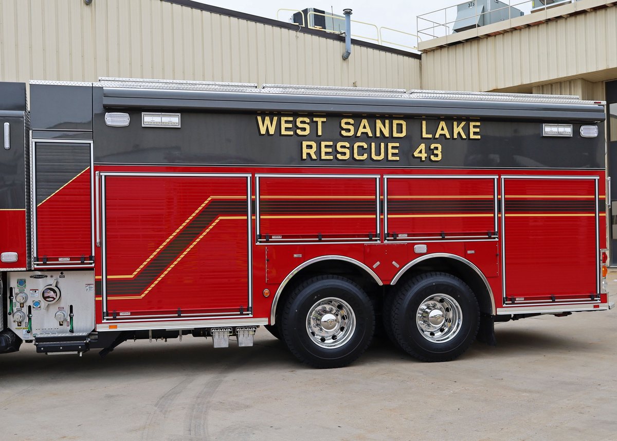PierceMfg's tweet image. West Sand Lake Fire Department’s #Velocity Dry-Side #Tanker meets the needs of today and is prepared for their community’s future, receiving their first Pierce apparatus.⁠