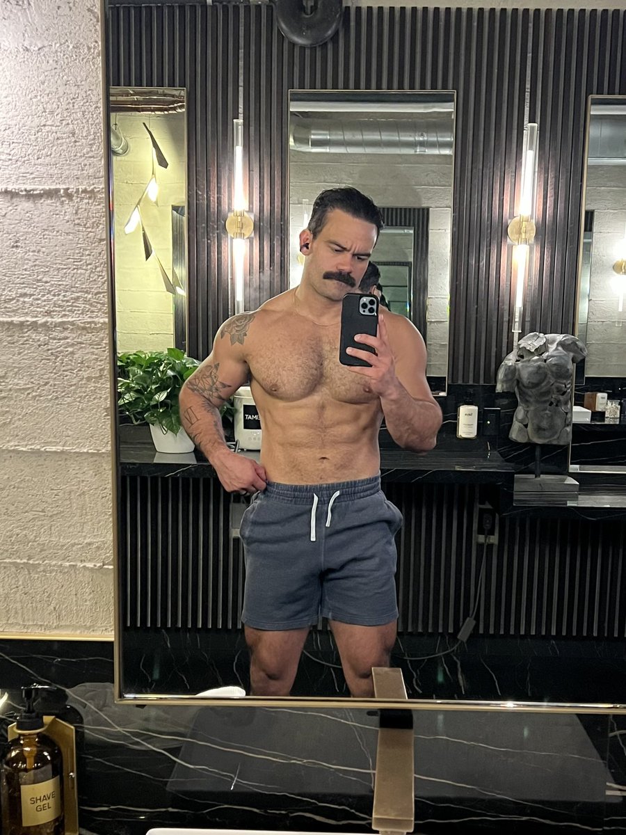 sebastianmml's tweet image. Was honestly unaware of the apparent Mario Bro. Fetish