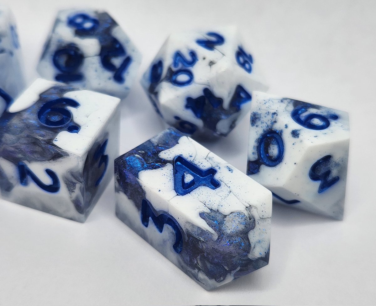 Sinnamon_Dice's tweet image. Blizzard Dice Set ❄️
#dnd #ttrpg #handmadedice #dice #dungeonsanddragons
