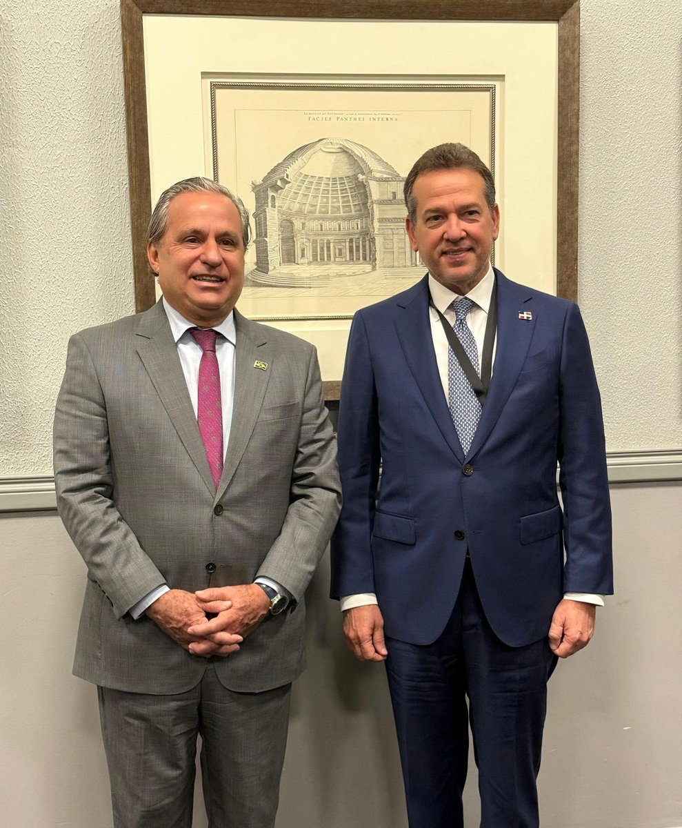 itobisono's tweet image. Como parte de nuestra agenda en la #SMEMinisterial en Sudáfrica🇿🇦, conversamos con @TadeuAlencarPE, Secretario Ejecutivo del @mempoficial de Brasil.
Intercambiamos ideas sobre nuestras experiencias y las formas en que podemos colaborar para seguir impulsando a las mipymes de…