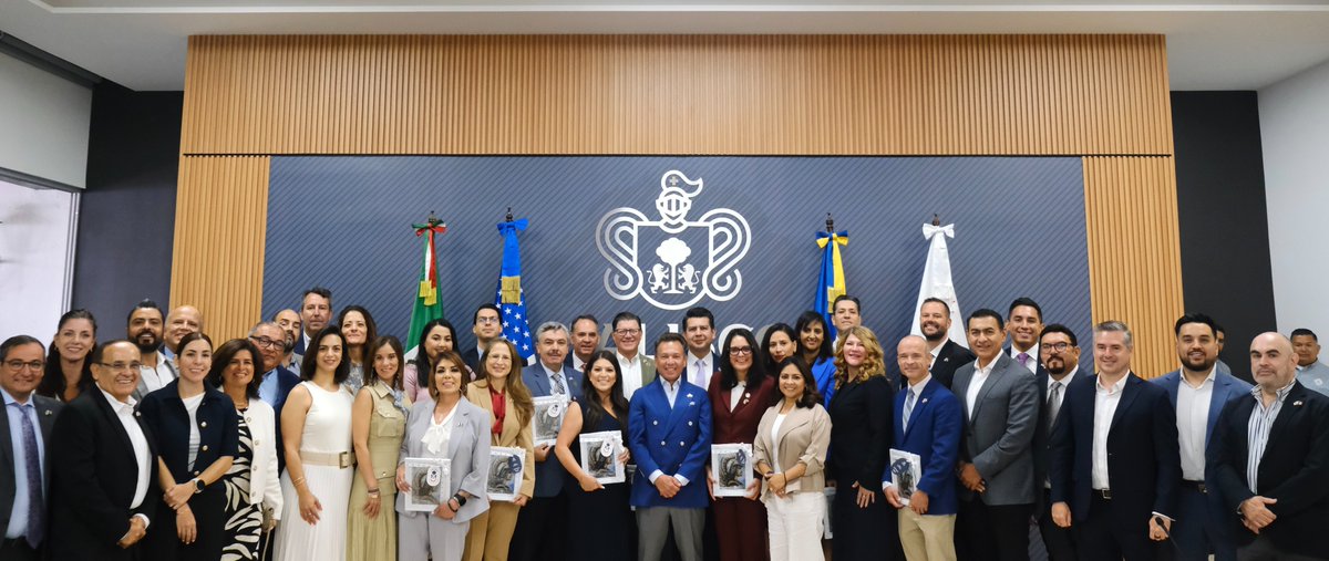 PabloLemusN's tweet image. Nos reunimos con asambleístas, senadores, colaboradores internacionales y miembros de la organización AJUA de la Delegación Legislativa de California, para hablar de desarrollo económico, intercambios académicos, movilidad e incrementar el hermanamiento entre nuestros Estados.…