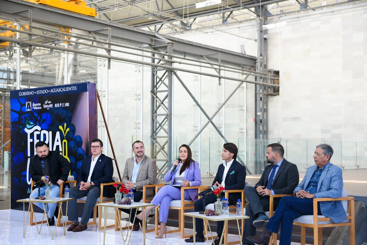 TereJimenezE's tweet image. Presentamos a los medios de comunicación las actividades de la Feria de la Uva 2025 que se llevará a cabo en Aguascalientes del 16 al 24 de agosto en el Pabellón del Vino de la explanada San Marcos.
Música, gastronomía, artesanías, recorridos por viñedos y mucho más.
¡Ven con…