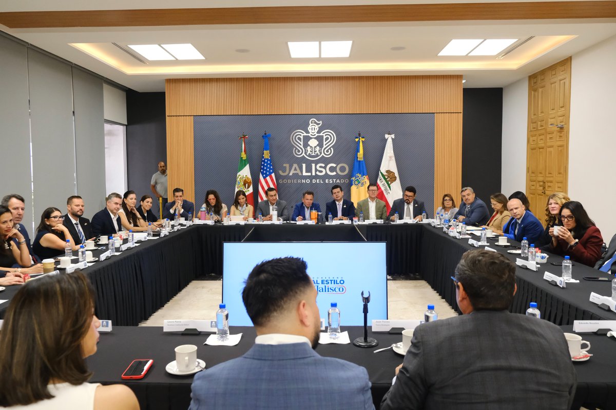 PabloLemusN's tweet image. Nos reunimos con asambleístas, senadores, colaboradores internacionales y miembros de la organización AJUA de la Delegación Legislativa de California, para hablar de desarrollo económico, intercambios académicos, movilidad e incrementar el hermanamiento entre nuestros Estados.…