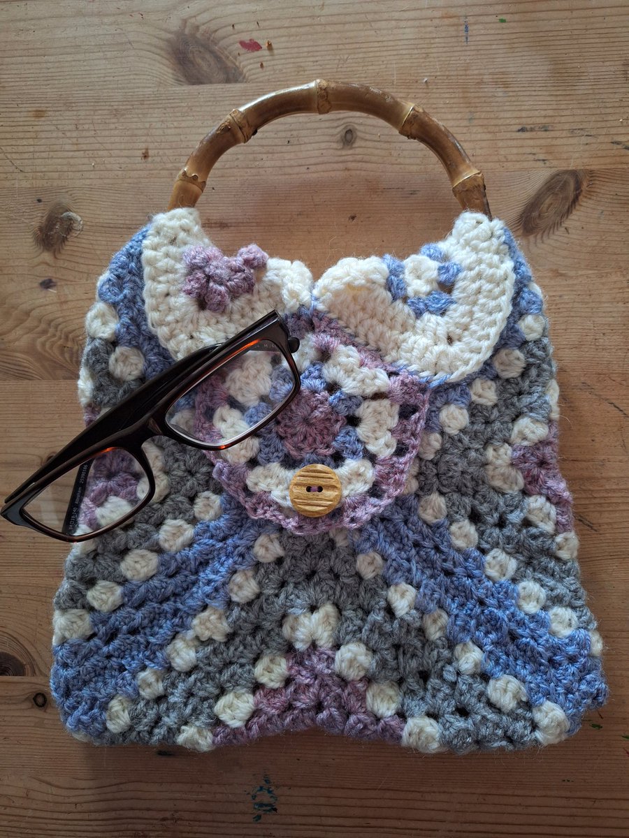 The school holidays have begun, which means switching gears and getting time with mini M. These days that means being present rather than leading the #mumming entertainment, so I got the chance to finish a thing!

#BusyHandsQuietMind