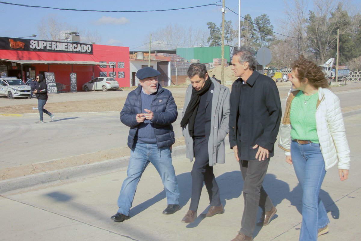 MuniMarcosPaz's tweet image. El intendente @mmpcurutchet junto al Gobernador @Kicillofok y el Ministro @gkatopodis, recorrieron el entubamiento del Canal Rivadavia Sur y la obra de ampliación y repavimentación de la Ruta 40 donde se habilitaron nuevos tramos.
👉 marcospaz.gov.ar/noticias/item/…