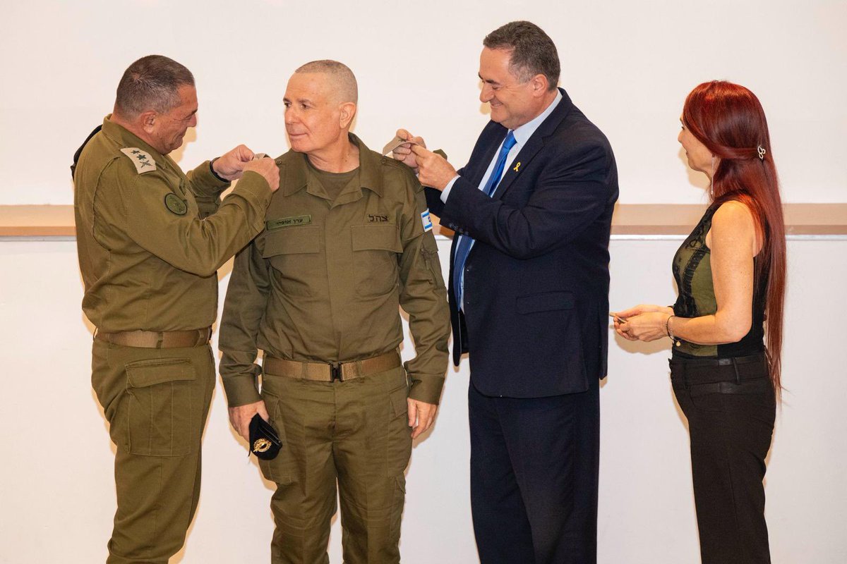 תת-אלוף ערן אופיר, ראש מנהלת גבולות ותפר במשרד הביטחון, הועלה היום לדרגת אלוף, במעמד שנערך בראשות שר הביטחון, ישראל כ"ץ, ראש המטה הכללי, רב-אלוף אייל זמיר ובכירים נוספים.

להמשך קריאה: t.me/hadshothadover…