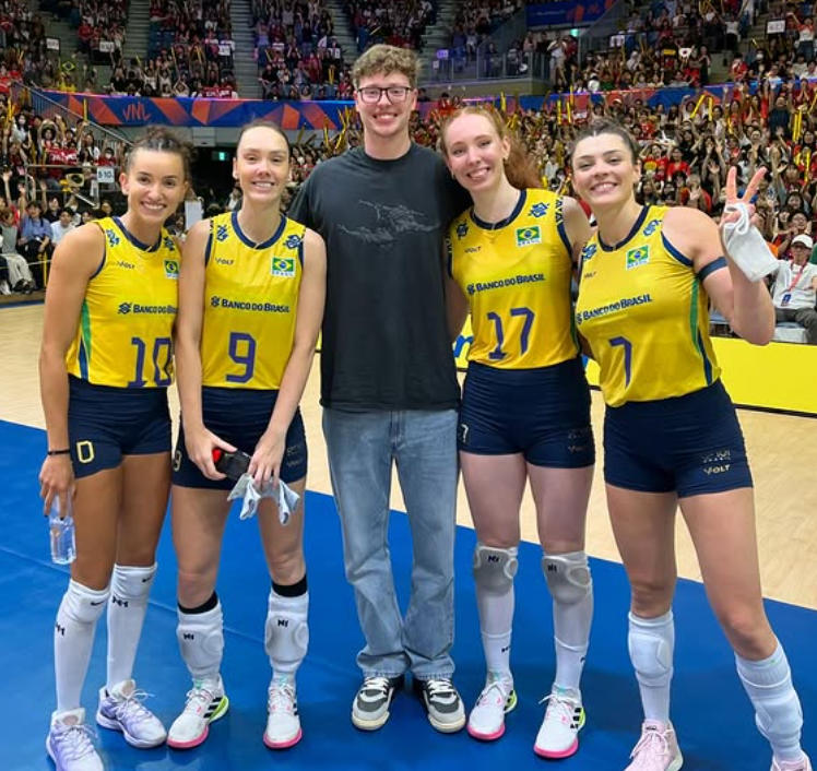 StatisticsVolei's tweet image. Maiores Pontuadoras da Partida
Rosamaria: 13
Gabi: 12 (2 blocks)
Diana: 9 (5 blocks, 1 ace)
Julia K: 8 (2 blocks)
Julia B: 8 (1 ace, 1 block)
Roberta: 3 (1 ace, 1 block)