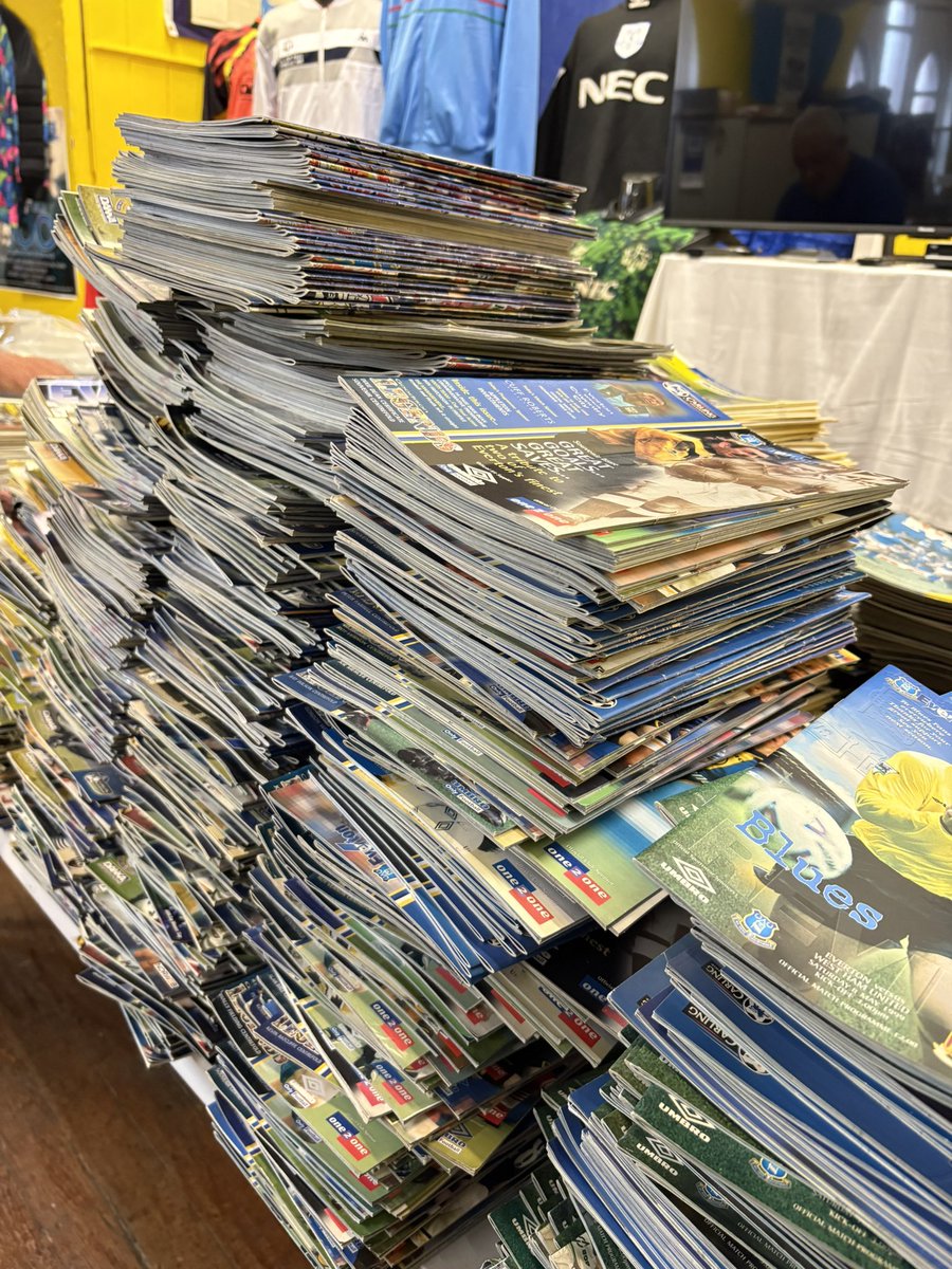 ToffeeArt's tweet image. Good old sort out at St Luke’s tonight with @EvertonHeritage - the amount of programmes up there is mad.
Getting ready for the big move to our new home on Regent Road.
#EFC #Heritage