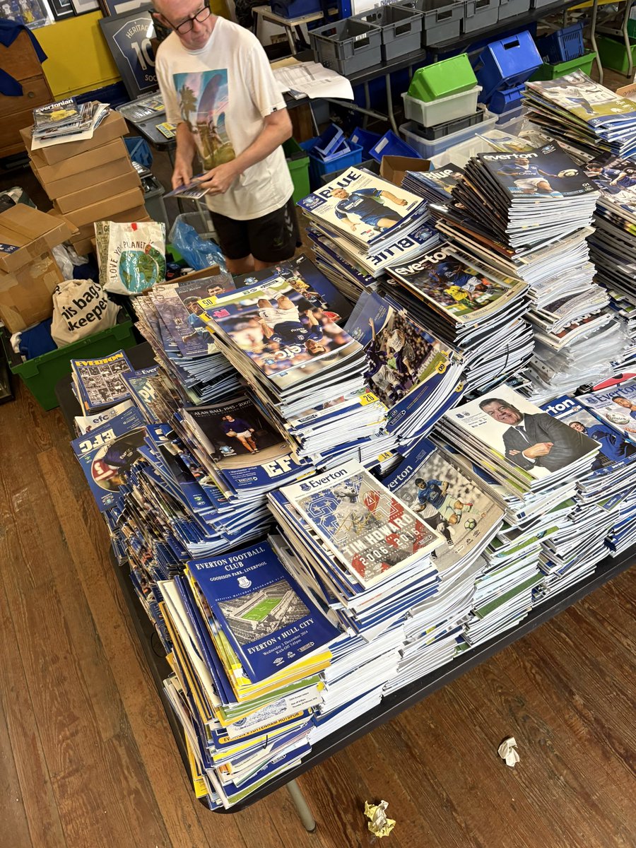 ToffeeArt's tweet image. Good old sort out at St Luke’s tonight with @EvertonHeritage - the amount of programmes up there is mad.
Getting ready for the big move to our new home on Regent Road.
#EFC #Heritage