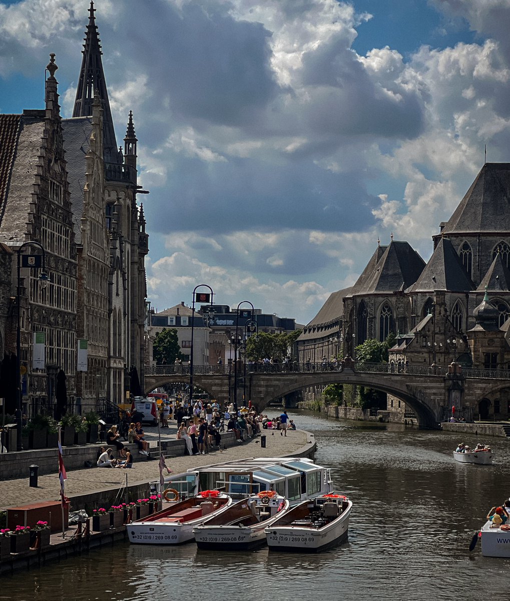 seekingxplorer's tweet image. Doesn’t your heart warm up at the sight of a beautiful city?