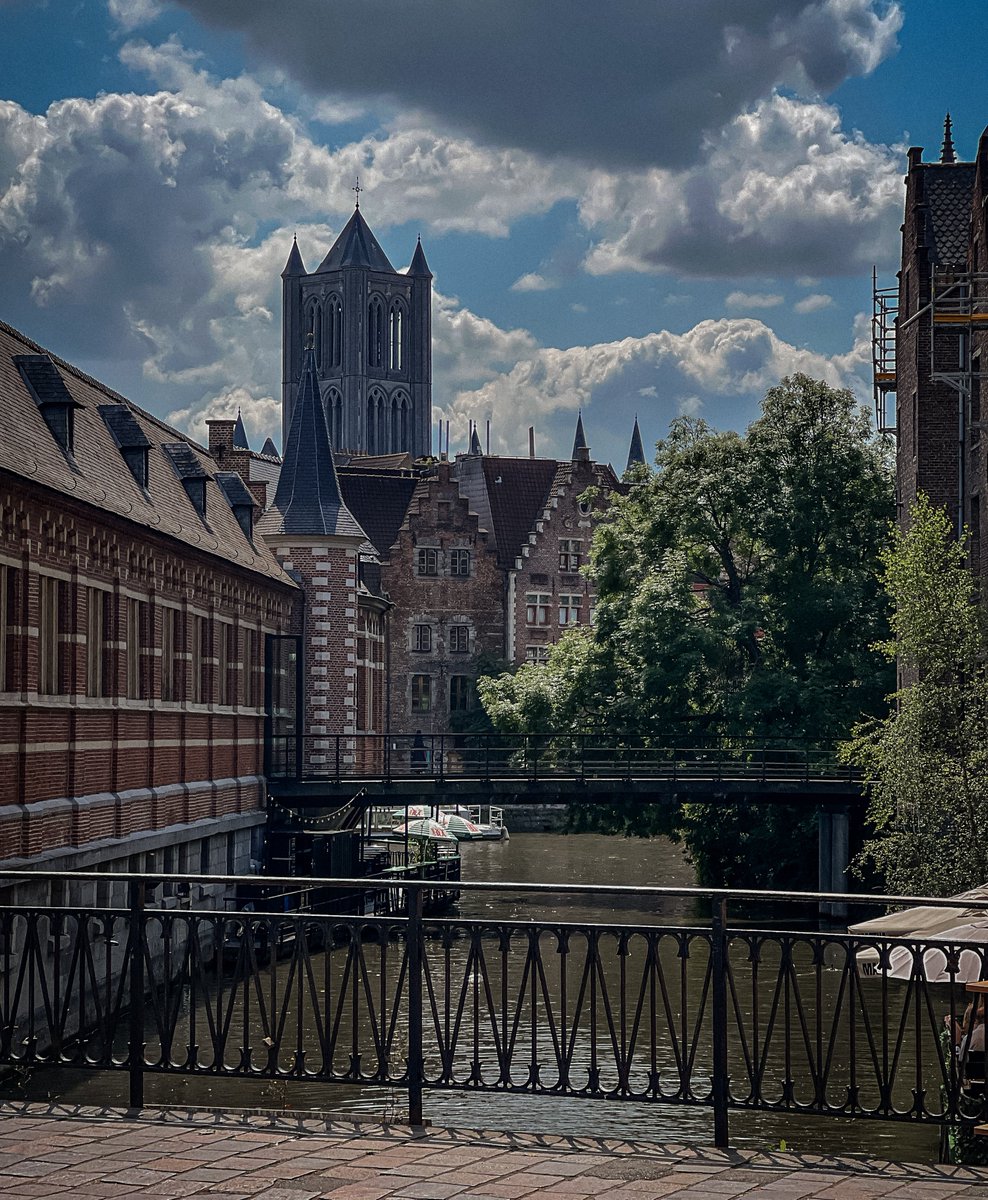 seekingxplorer's tweet image. Doesn’t your heart warm up at the sight of a beautiful city?