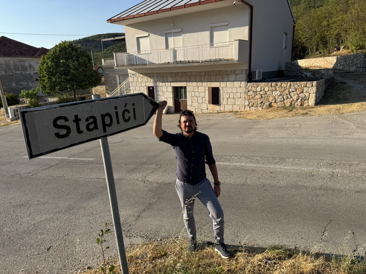 vstapic's tweet image. Stapići se u zabiokovlju spominju od kraja 17. stoljeća, da bi se se u općini Zagvozd zadržali sve do današnjih dana, uz brojne migracije. Danas u istoimenom zaseoku živi tek nekoliko mještana, mojih prezimenjaka, uz nekoliko kuća koje ožive vikendima