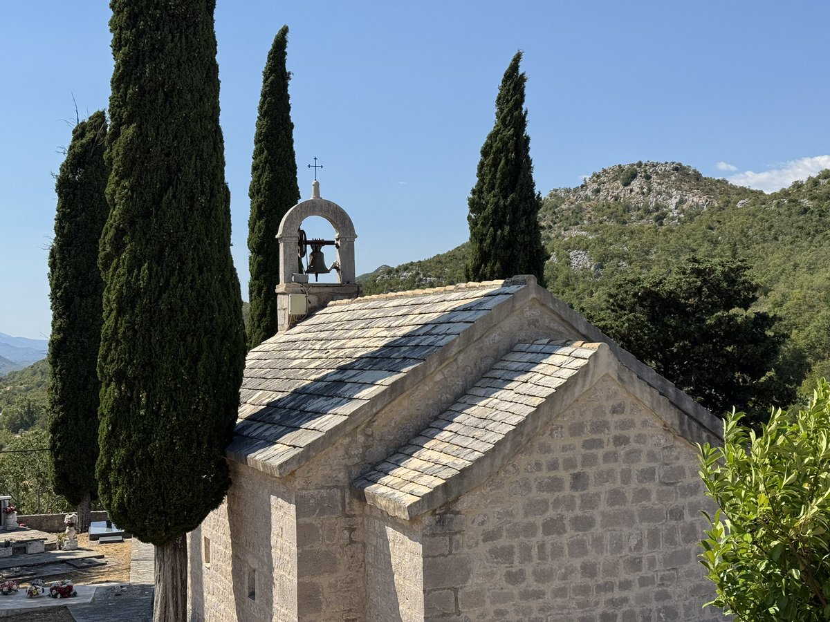 vstapic's tweet image. Stapići se u zabiokovlju spominju od kraja 17. stoljeća, da bi se se u općini Zagvozd zadržali sve do današnjih dana, uz brojne migracije. Danas u istoimenom zaseoku živi tek nekoliko mještana, mojih prezimenjaka, uz nekoliko kuća koje ožive vikendima