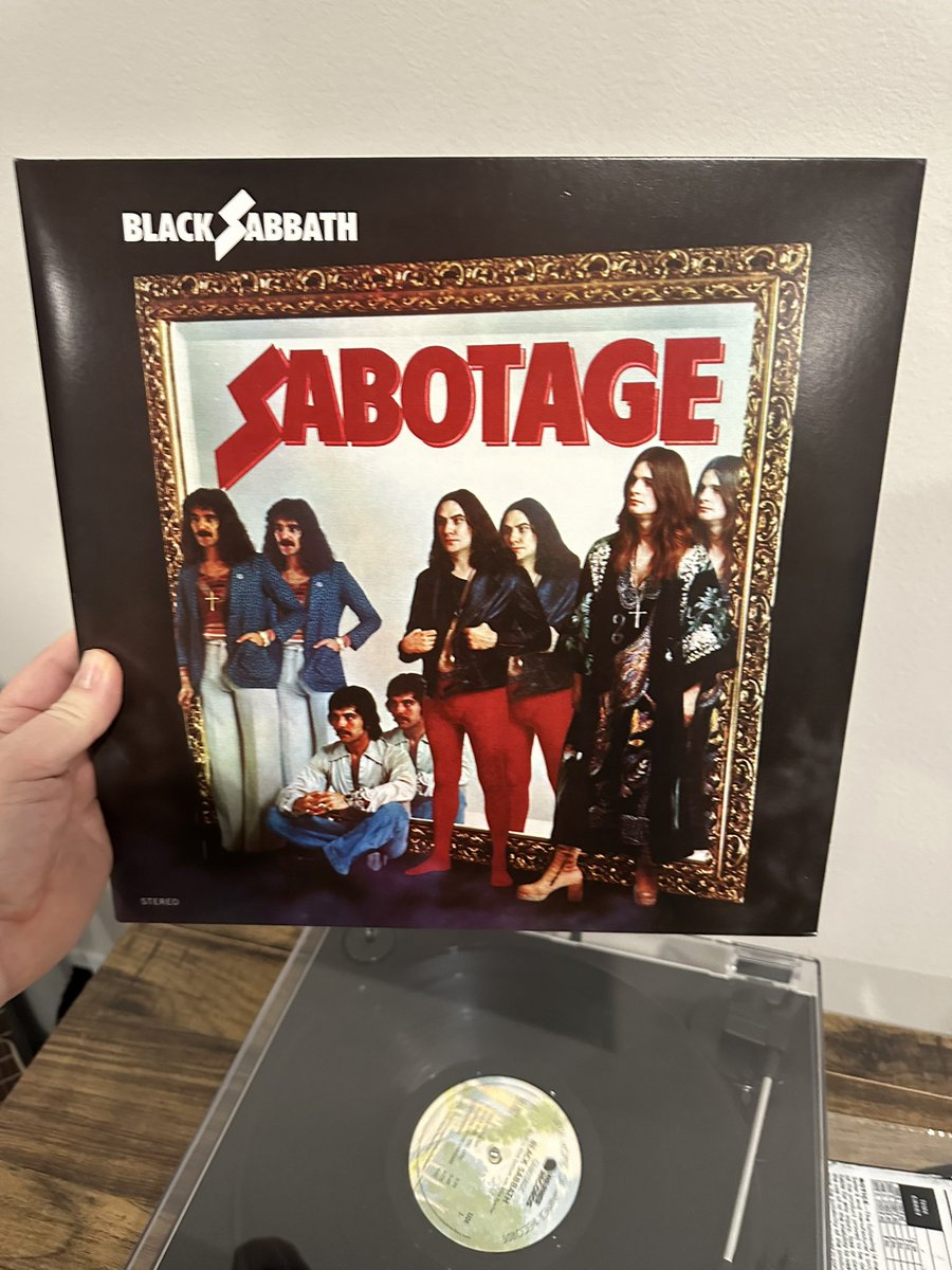 drrckbr's tweet image. Obsessed with fantasy, possessed with my schemes…
Black Sabbath - Sabotage
🇬🇧
1975
#BlackSabbath #RIPOzzy