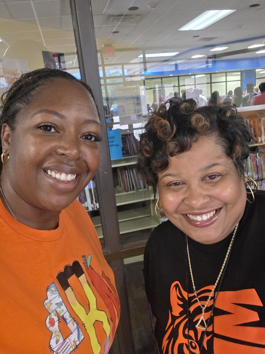 Tiger Day at BLE!🐅 It was great to see you <a href="/MeloAgenda/">Melonie German M.Ed</a> 🧡🖤