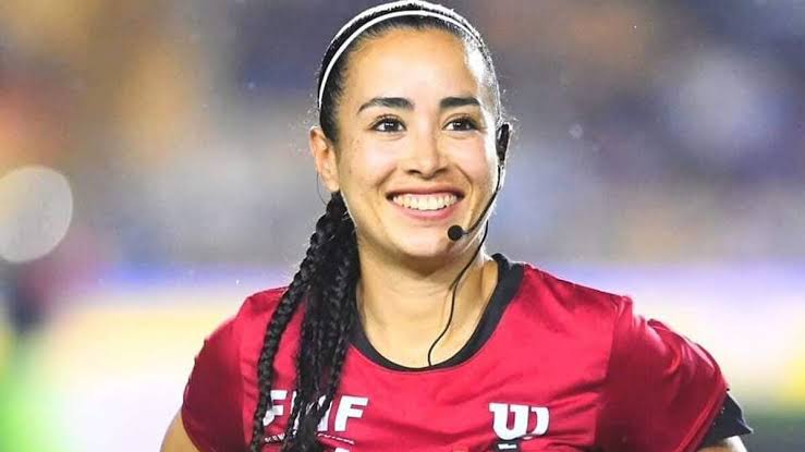 GuzmanGasso's tweet image. Katia Itzel García... ¡AL MUNDIAL SUB-20!
🔍🇲🇽🏟
➖️ La silbante de 32 años sigue acumulando logros y ahora será la representante del Arbitraje Mexicano en la Copa del Mundo Sub-20 a disputarse en Chile.
🥅 También la acompañarán las asistentes Sandra Ramírez y Karen Díaz.