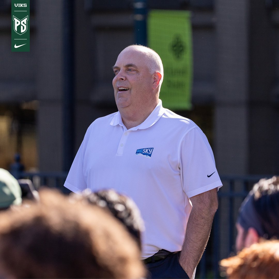 psuviksFB's tweet image. Chattin&apos; with the Commish

Our thanks to @BigSkyCommish for opening our first practice of the fall with a few words of wisdom this morning. 

#GoViks | #DefendTheShip