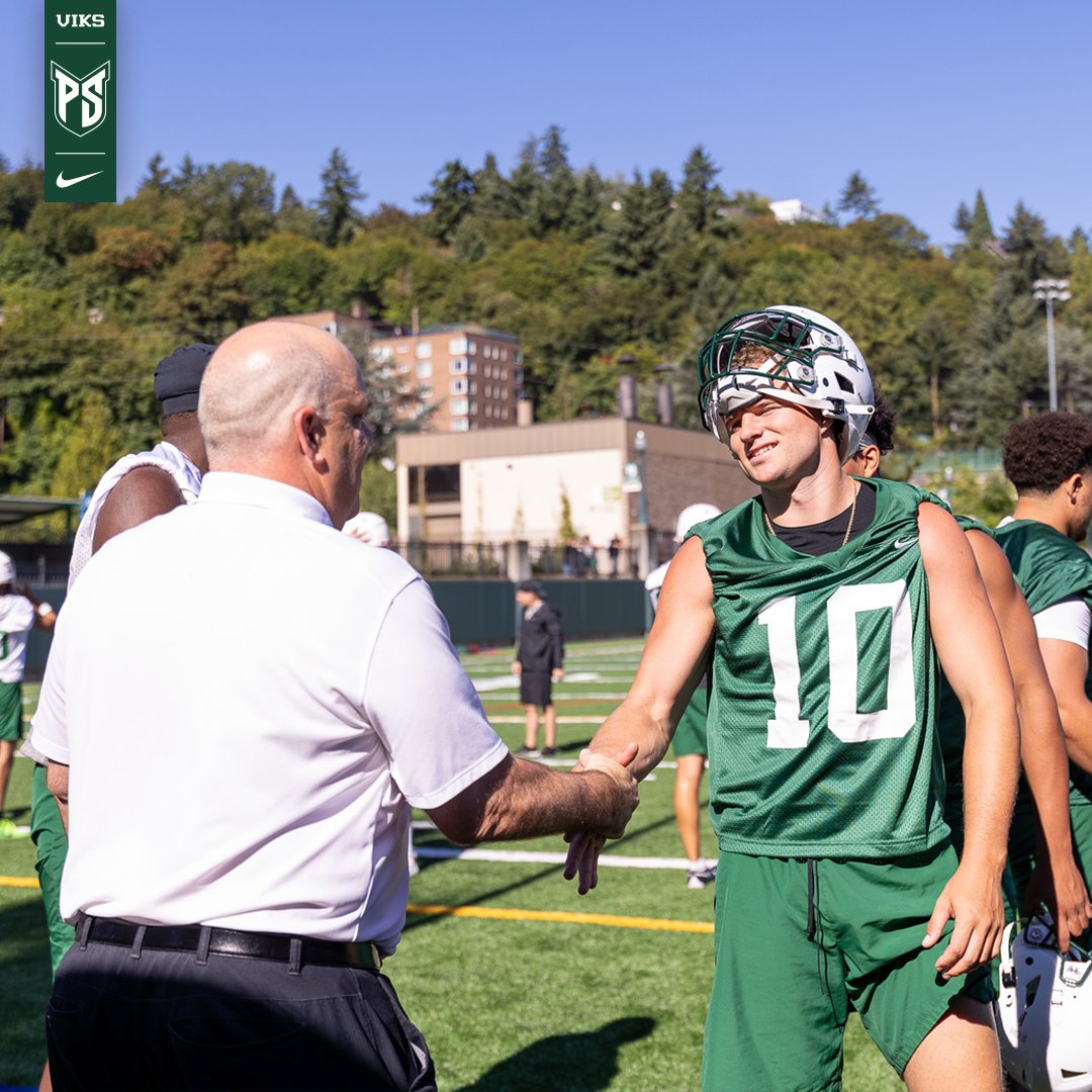 psuviksFB's tweet image. Chattin&apos; with the Commish

Our thanks to @BigSkyCommish for opening our first practice of the fall with a few words of wisdom this morning. 

#GoViks | #DefendTheShip