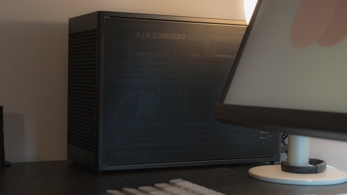 hucfps's tweet image. ok. i have fallen for the mitx propaganda and will be getting a grater case :)