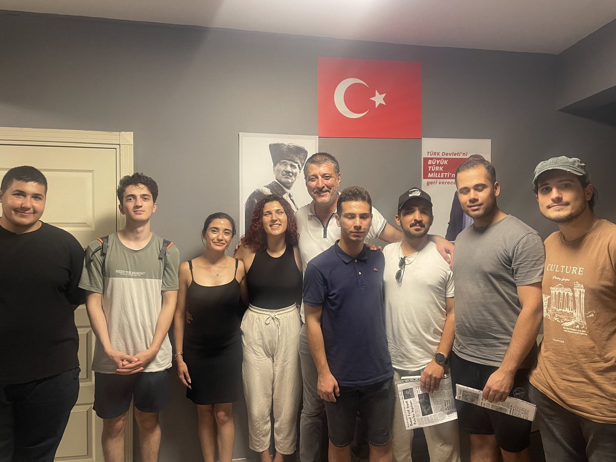 Zafer Partisi Şişli Gençlik Kolları olarak “Söylemden Kimliğe: Örgüt Dili ve Diksiyon Atölyesi”ni başarıyla tamamladık.

Mücadele sadece sahada değil; sözde, seste, duruştadır. Katılım sağlayan herkese ve değerli eğitmenimiz Sude Naz Gürkan’a çok teşekkür ederiz.