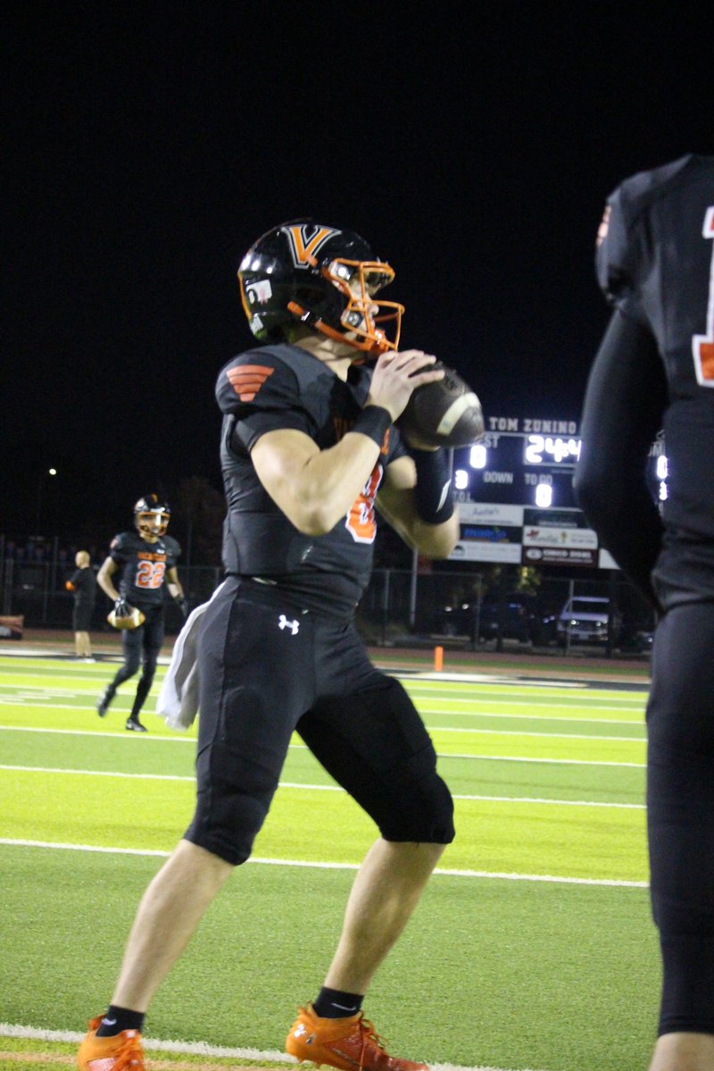 1BrendanJackson's tweet image. No home or offers yet but I’m working every single day. One step closer!
2026 QB ⭐️
6”2 ⭐️
200lbs⭐️
Dual threat⭐️
Check me out⬇️
hudl.com/v/2QF4Rs