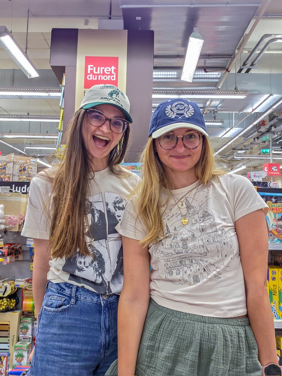 ridinshotgun13's tweet image. The merch pull was too strong, we had to have those caps 🩵🤎
#tssummer2025 @taylornation13
