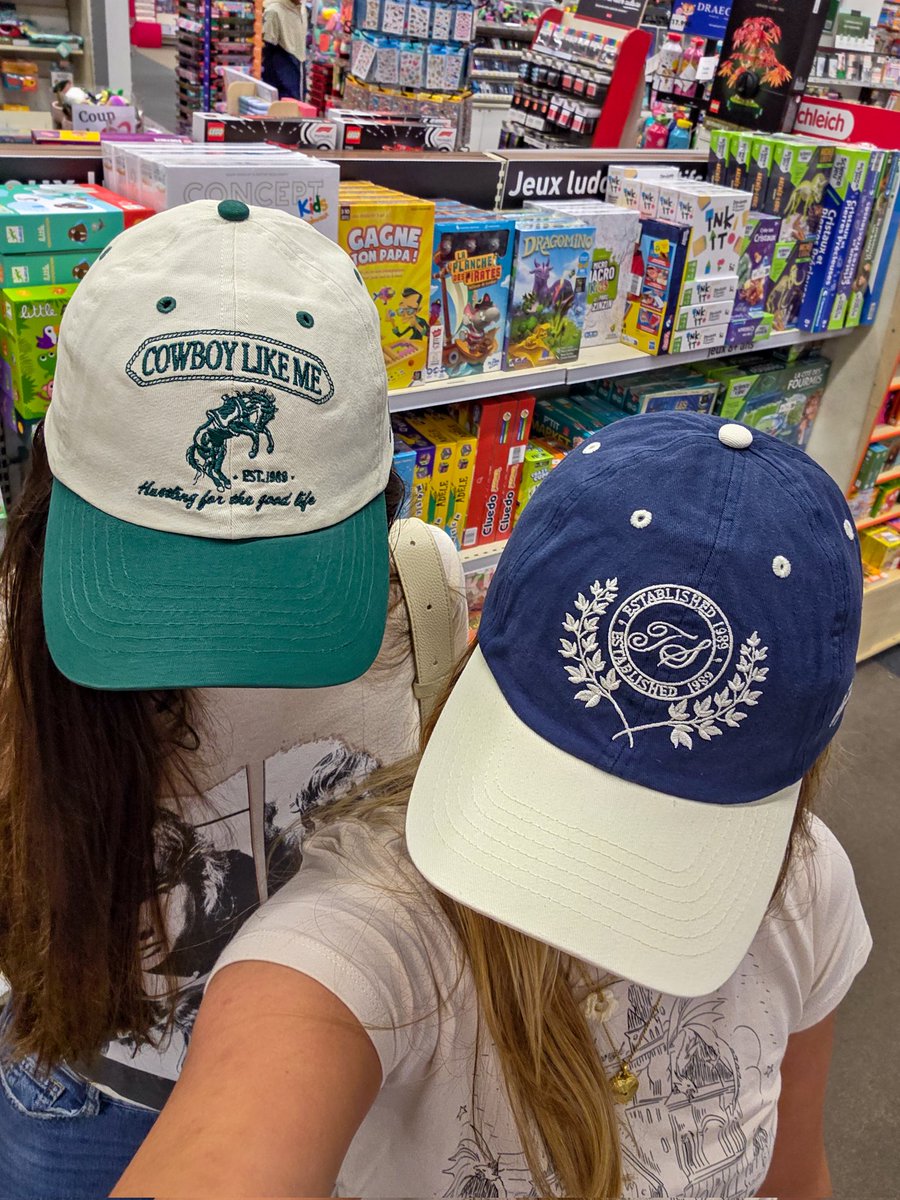 ridinshotgun13's tweet image. The merch pull was too strong, we had to have those caps 🩵🤎
#tssummer2025 @taylornation13