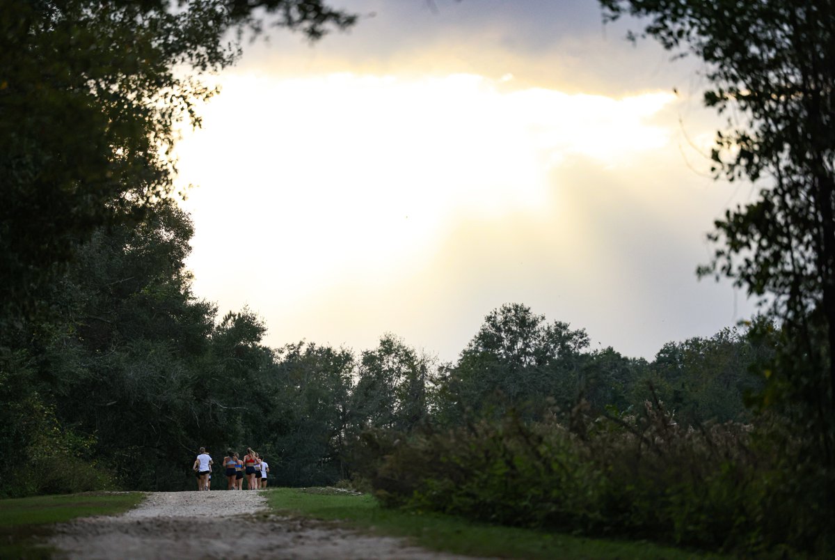 XC season is in the air 🏃💨 

<a href="/NCAATrackField/">NCAA Track & Field</a> | #HottyToddy