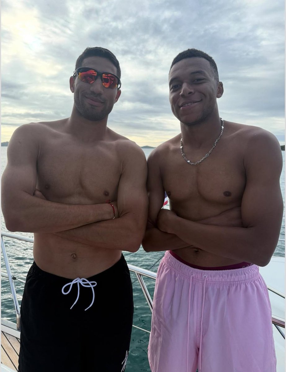 lysonwk's tweet photo. Summer vacation for them finally !!!😎🛥️ https://t.co/Uhbo85lU7Y