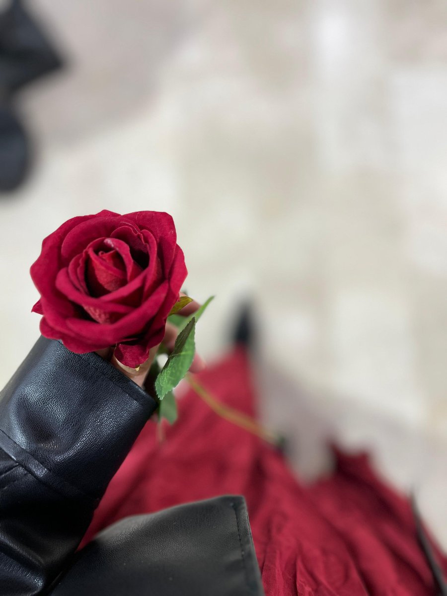 Sevgisiyle zulmedene değil,
Şifa olana denk gelsin yüreğiniz:)