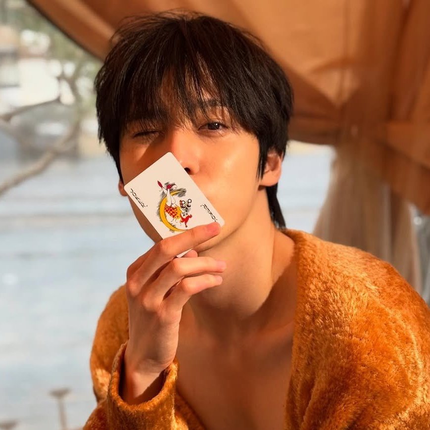 hoh2ong's tweet image. wink