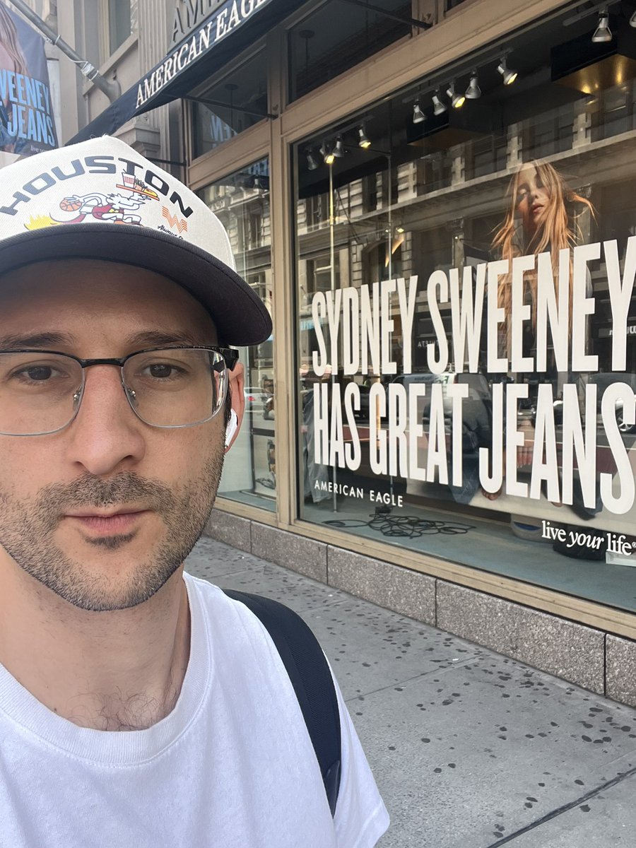 lmushin's tweet image. $200M in market cap for American Eagle in one photo