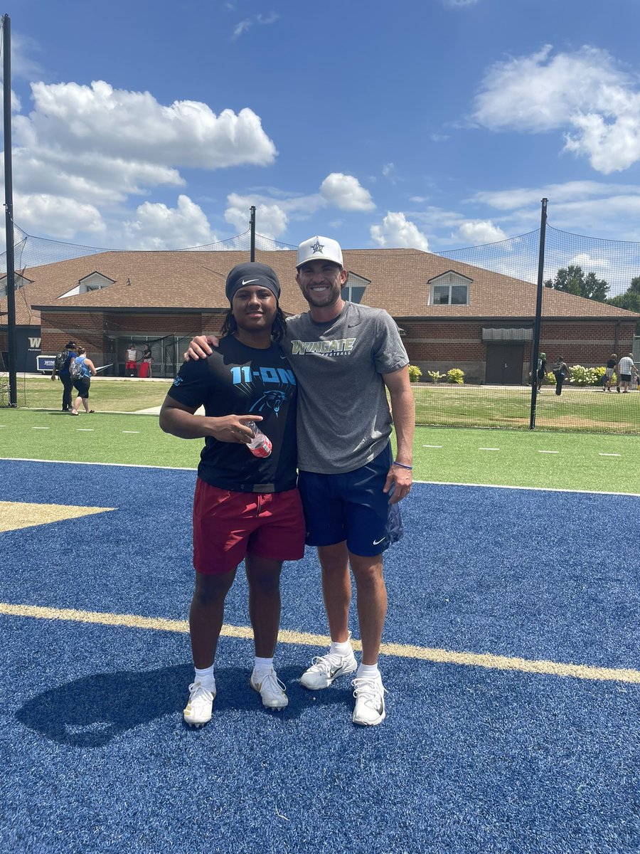 Chrislockdown0's tweet photo. Unfortunately due to heat camp was cut short but I still competed enjoyed and learned to the fullest!
@WingateFb @AustinProehl11 @JamariClark4 

#onedog🐶 https://t.co/0R4FRMDG26